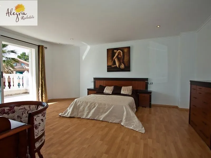 Detached villa for sale in Montesol