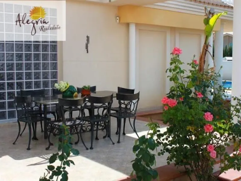 Detached villa for sale in Montesol