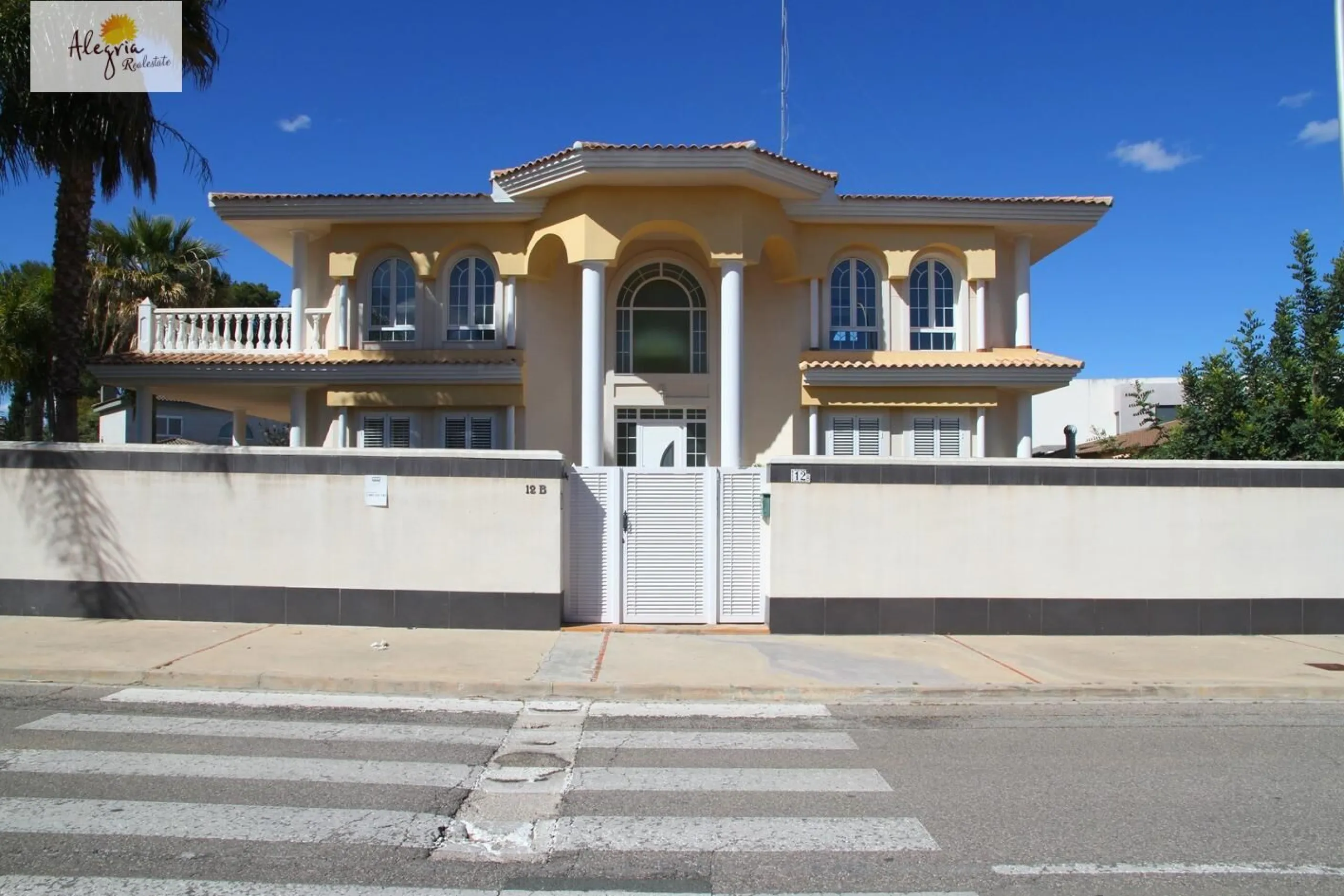 Detached villa for sale in Montesol