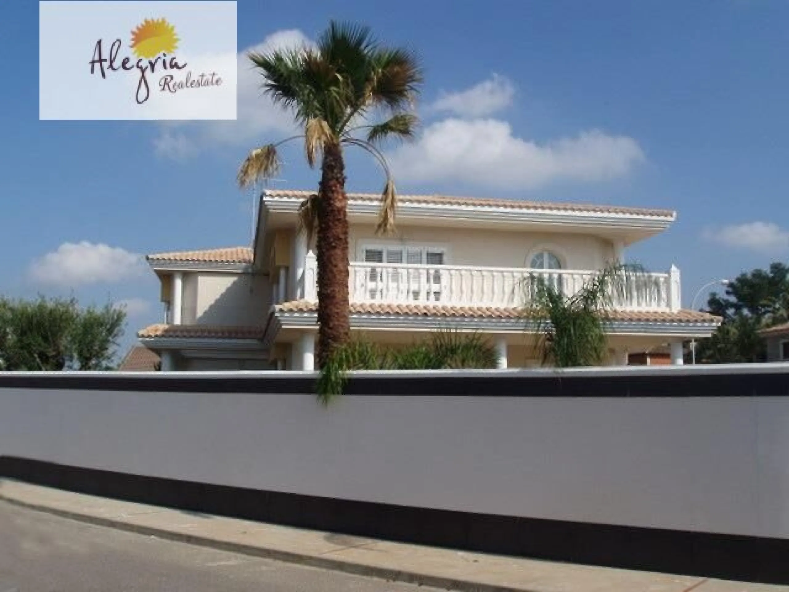 Detached villa for sale in Montesol