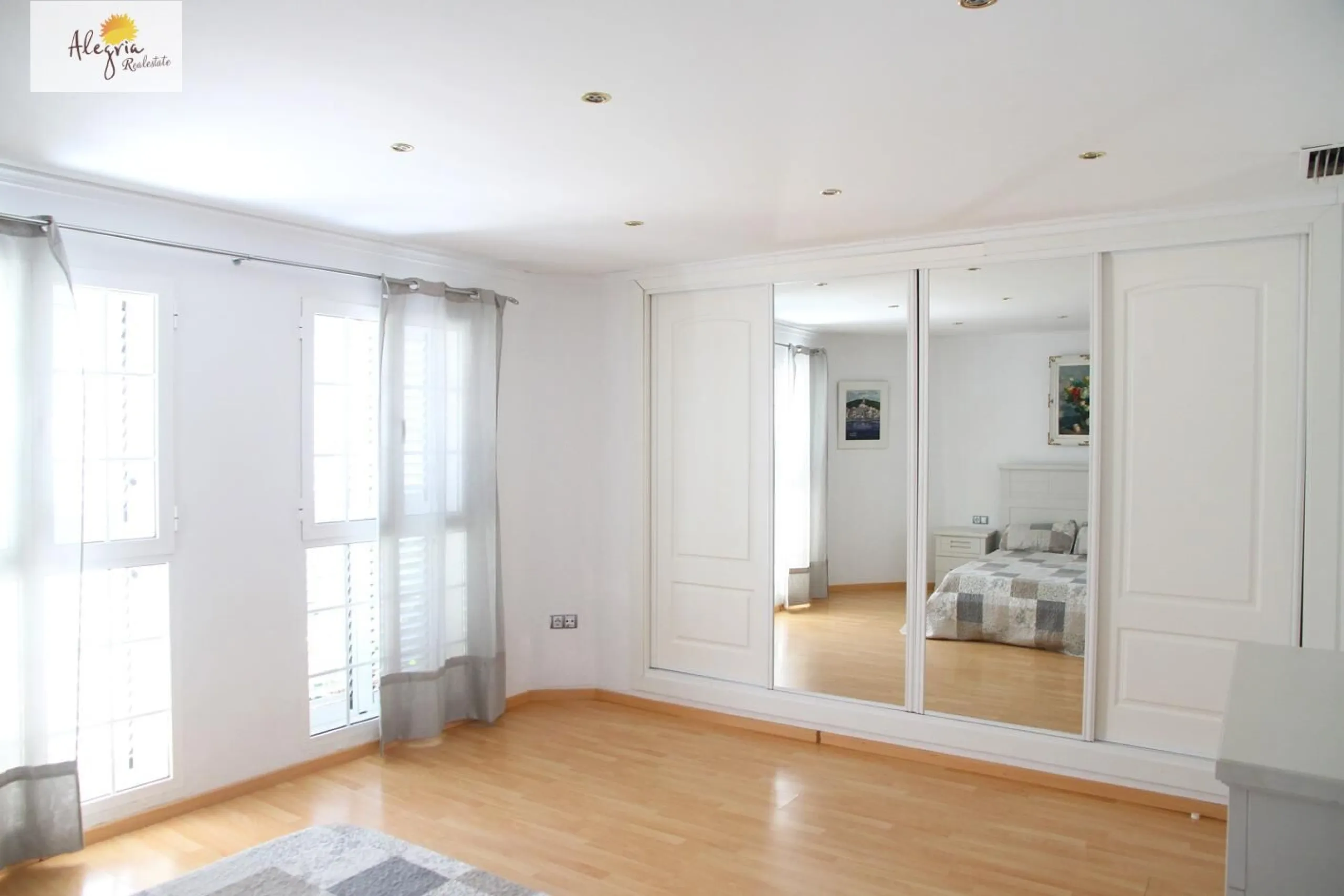 Detached villa for sale in Montesol