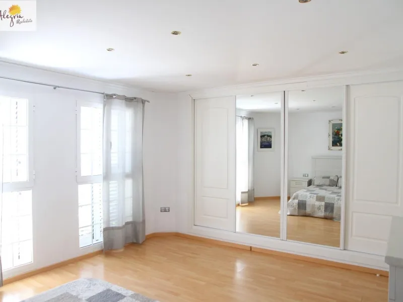 Detached villa for sale in Montesol