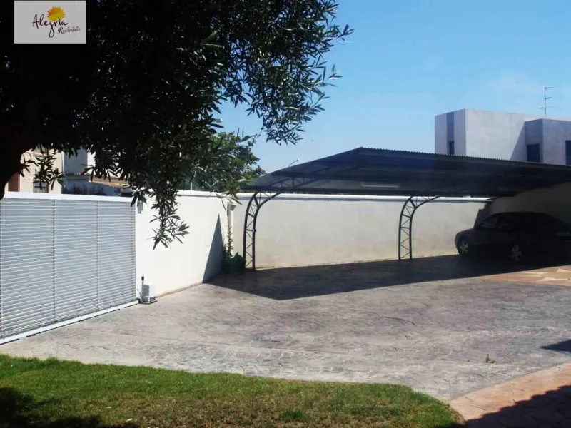 Detached villa for sale in Montesol