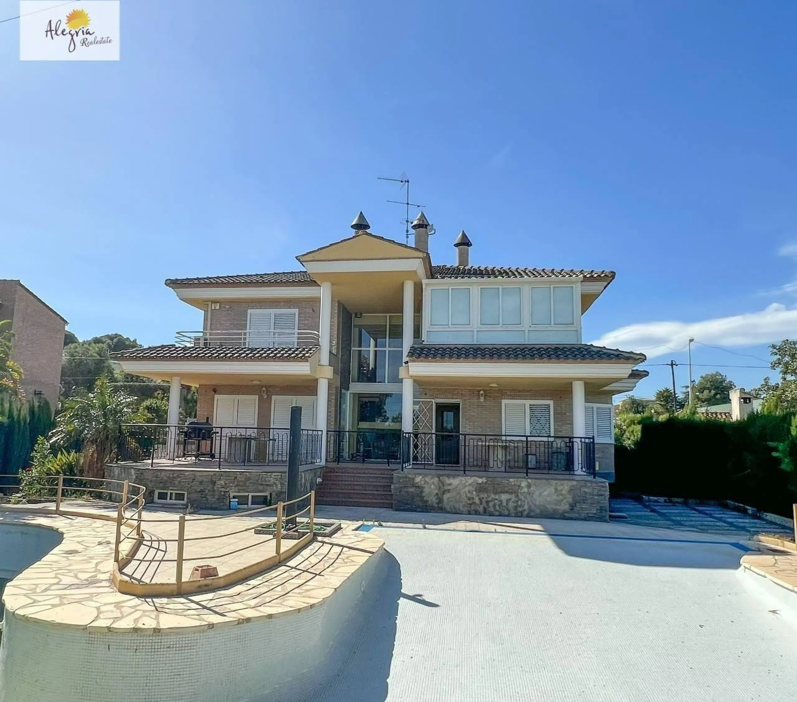 LUXURY VILLA IN VALENCIA