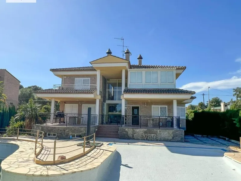 LUXURY VILLA IN VALENCIA