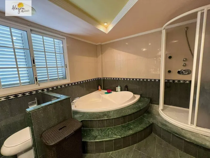 LUXURY VILLA IN VALENCIA