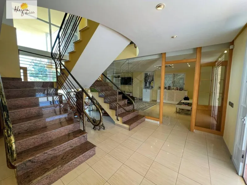 LUXURY VILLA IN VALENCIA