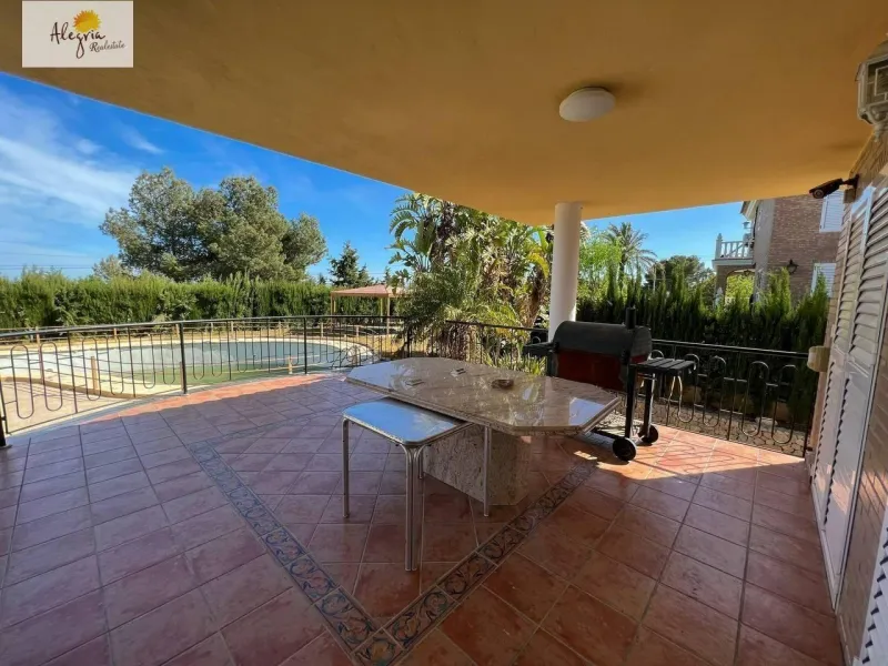 LUXURY VILLA IN VALENCIA