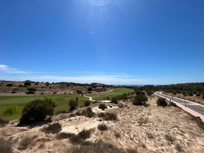 Parcela edificable junto a Puig Campana Golf