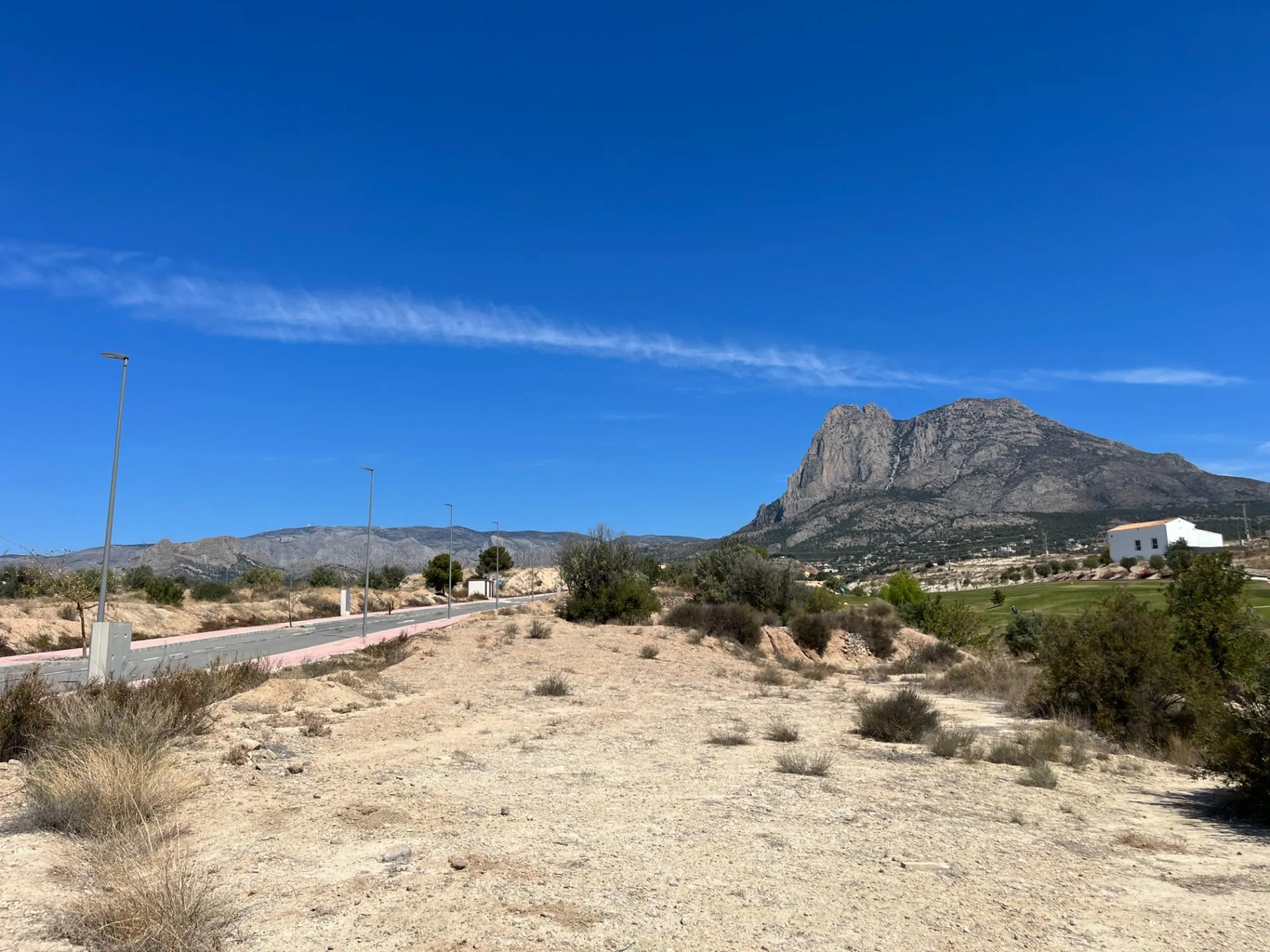 Parcela edificable junto a Puig Campana Golf