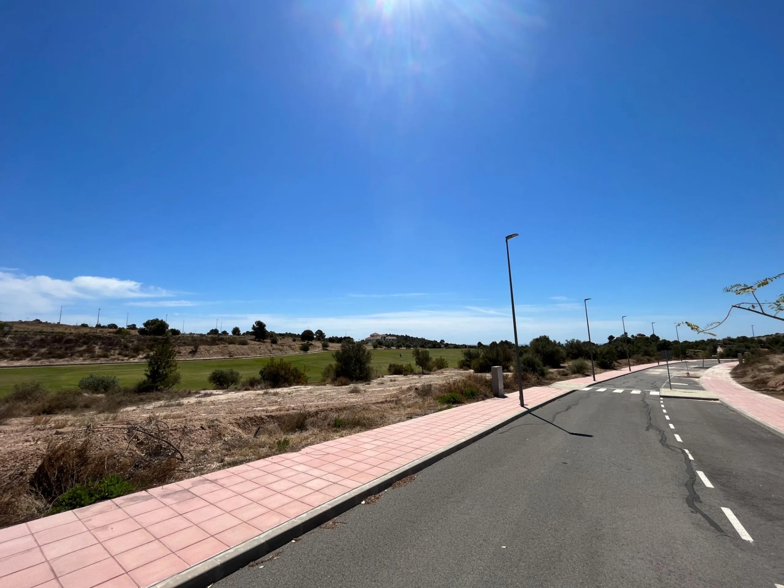 Parcela edificable junto a Puig Campana Golf