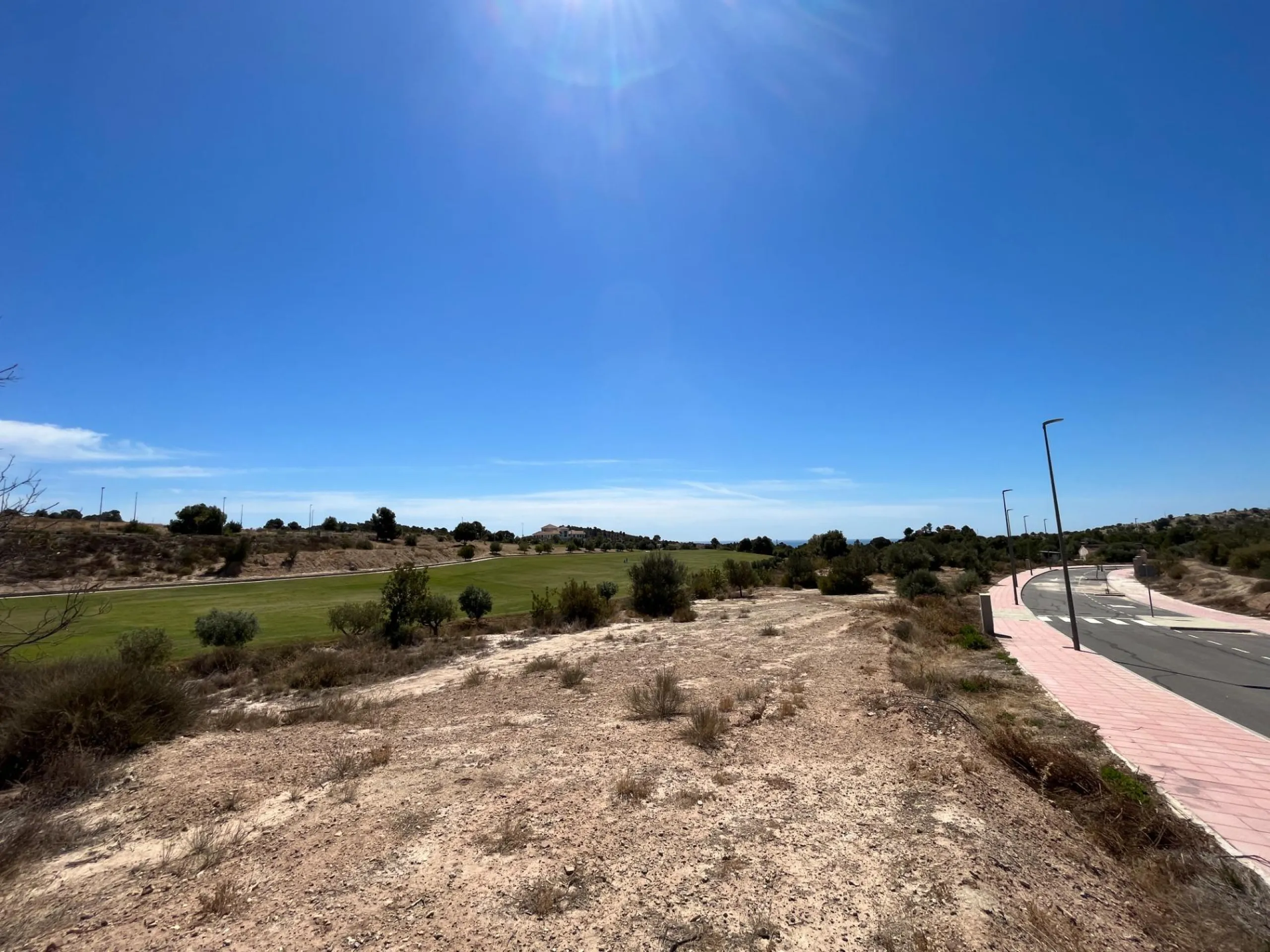 Parcela edificable junto a Puig Campana Golf