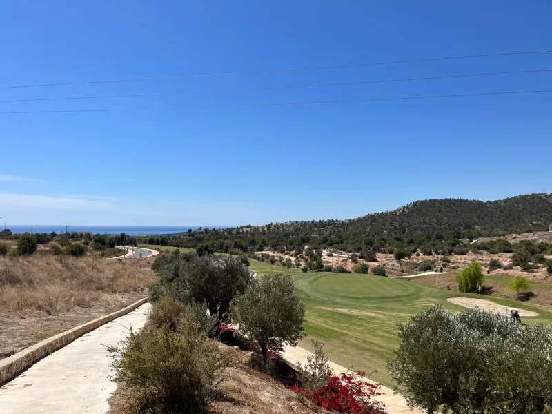 Parcela edificable junto a Puig Campana Golf