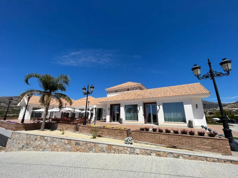 Parcela edificable junto a Puig Campana Golf