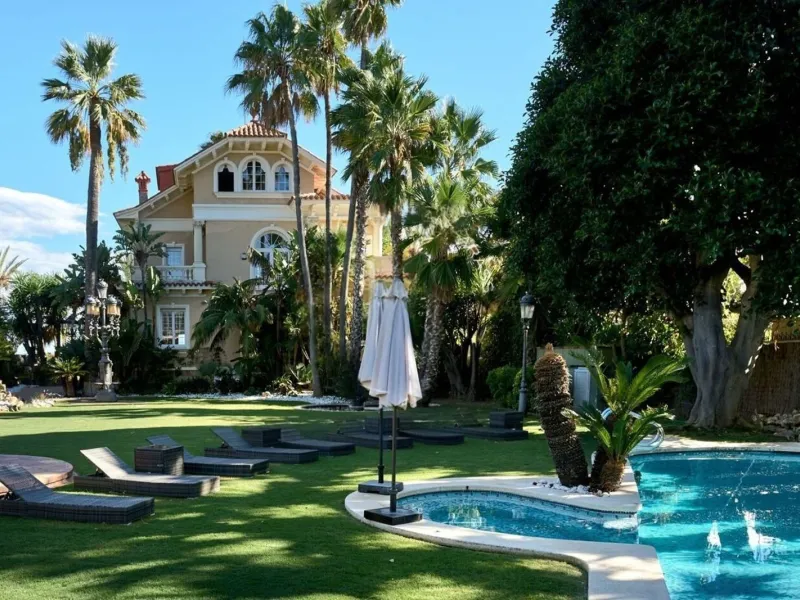 Villa histórica y exclusiva frente al mar en Sitges