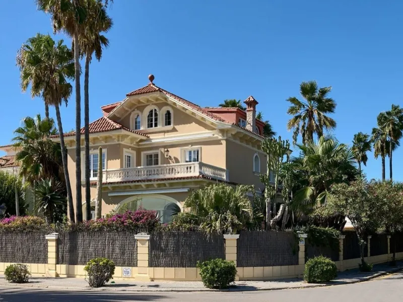 Villa histórica y exclusiva frente al mar en Sitges