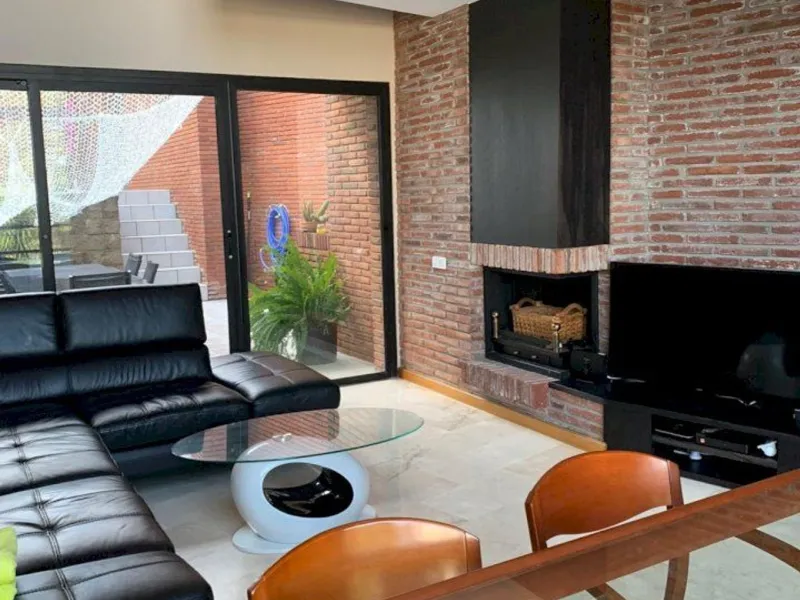 Casa moderna y luminosa con piscina en Montemar, Castelldefels