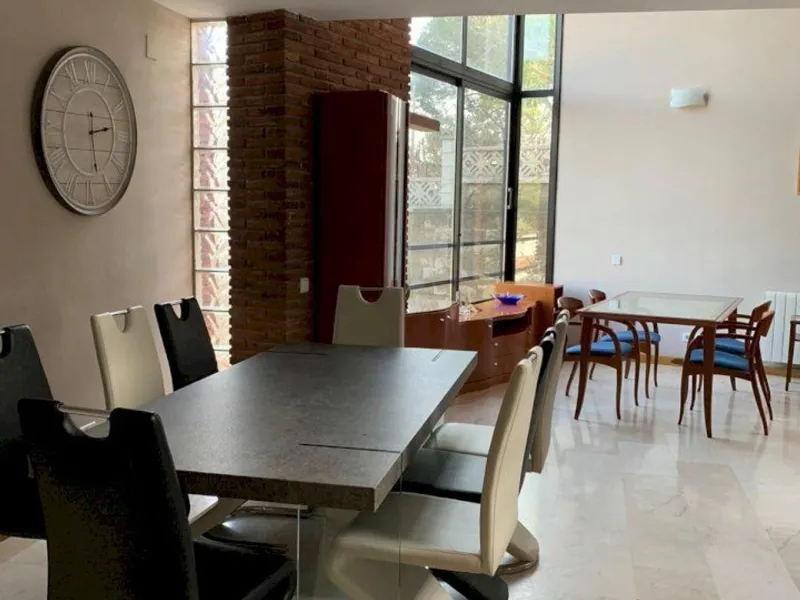 Casa moderna y luminosa con piscina en Montemar, Castelldefels