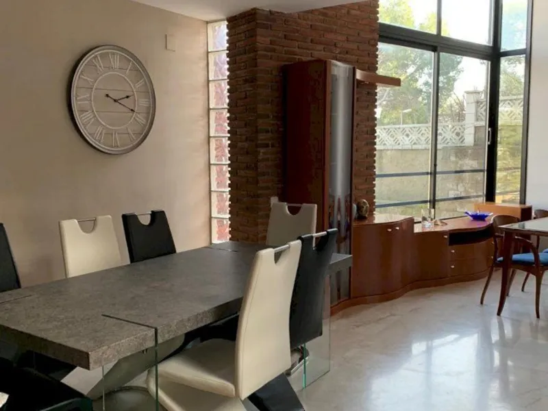 Casa moderna y luminosa con piscina en Montemar, Castelldefels