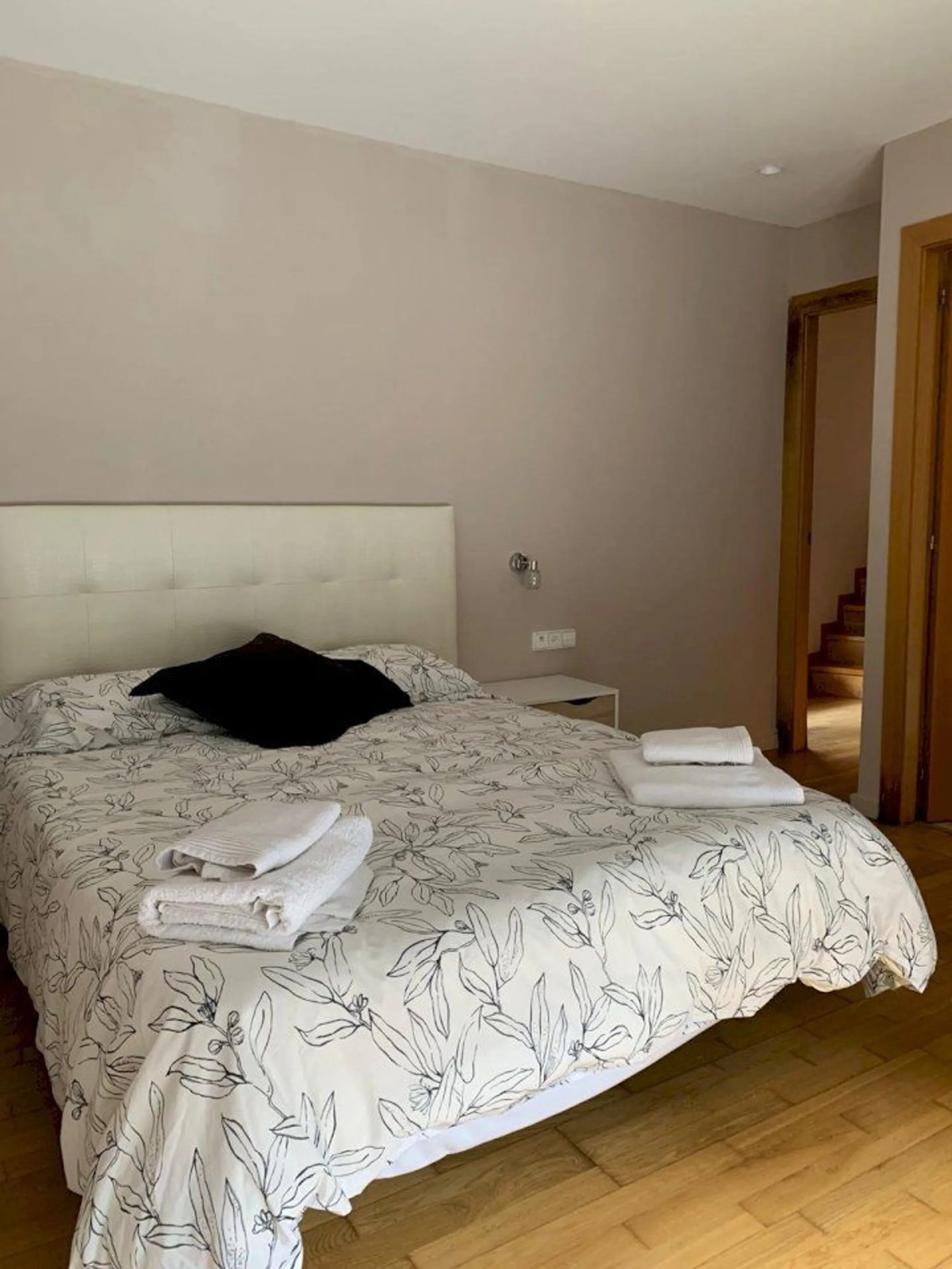 Casa moderna y luminosa con piscina en Montemar, Castelldefels