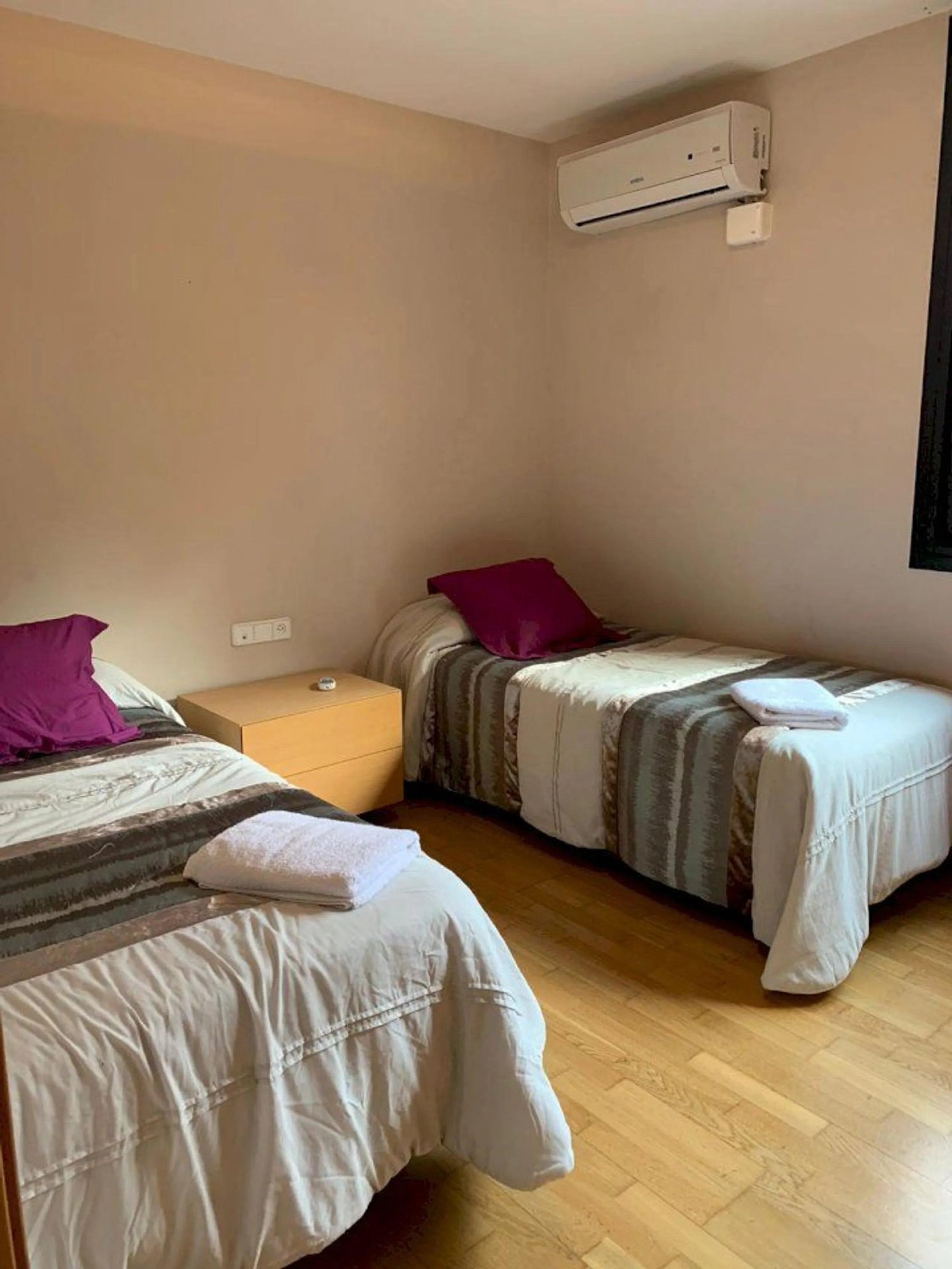 Casa moderna y luminosa con piscina en Montemar, Castelldefels