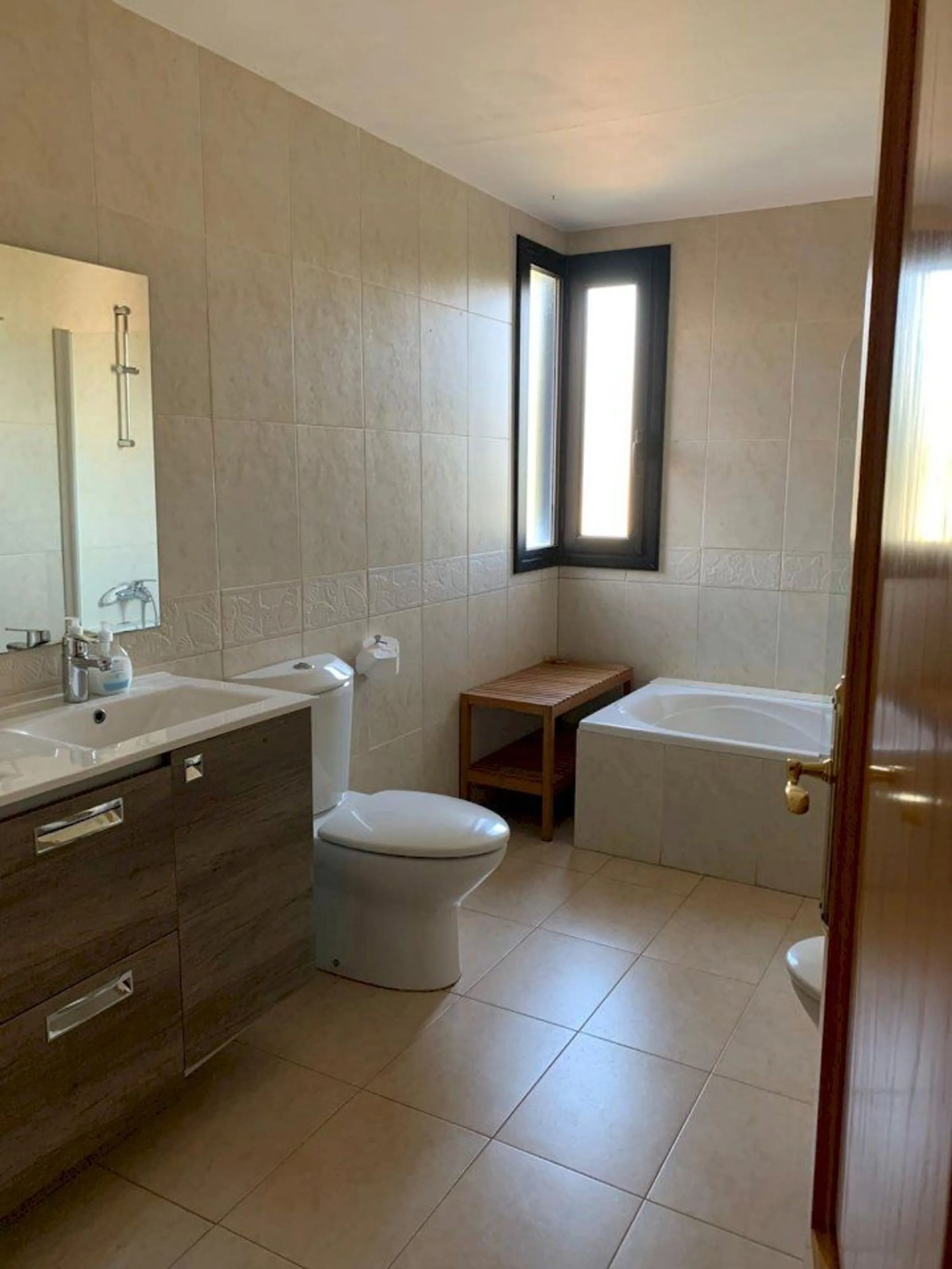 Casa moderna y luminosa con piscina en Montemar, Castelldefels