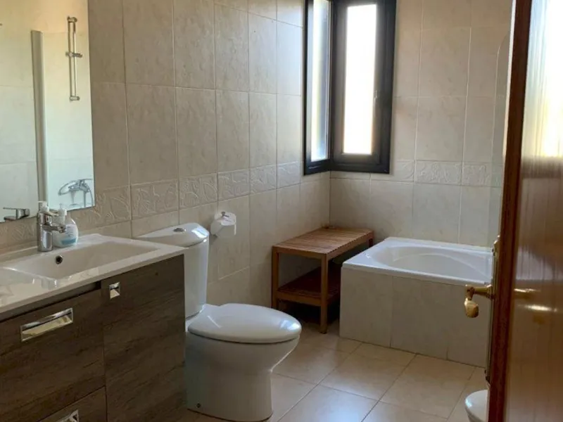 Casa moderna y luminosa con piscina en Montemar, Castelldefels