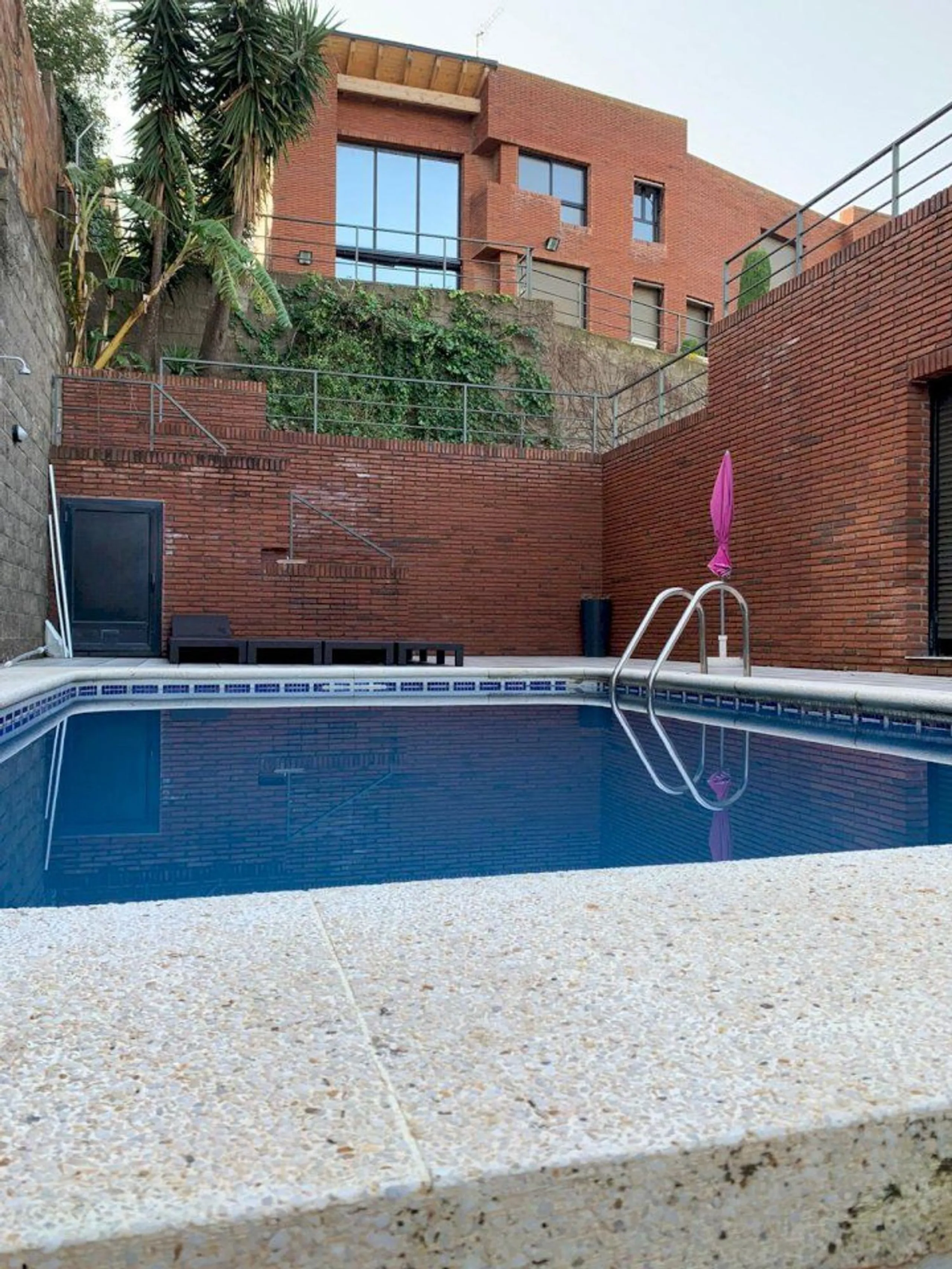 Casa moderna y luminosa con piscina en Montemar, Castelldefels
