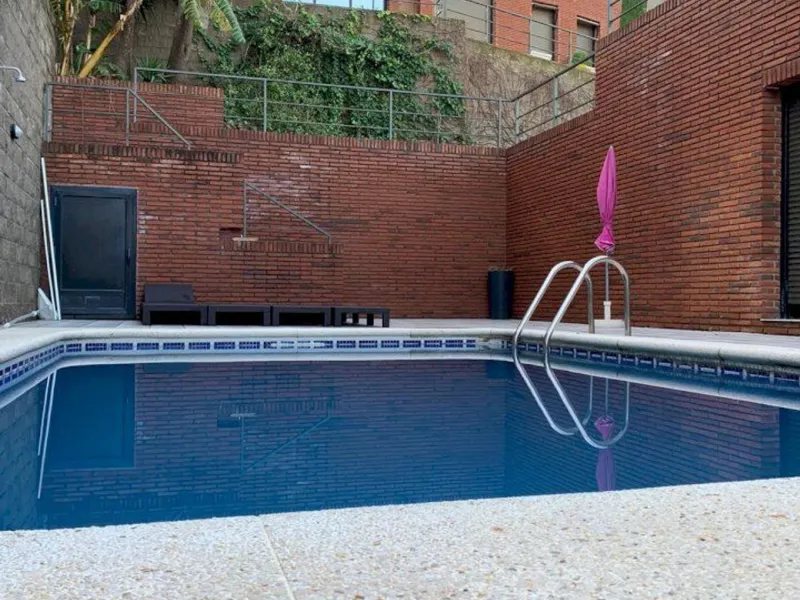Casa moderna y luminosa con piscina en Montemar, Castelldefels