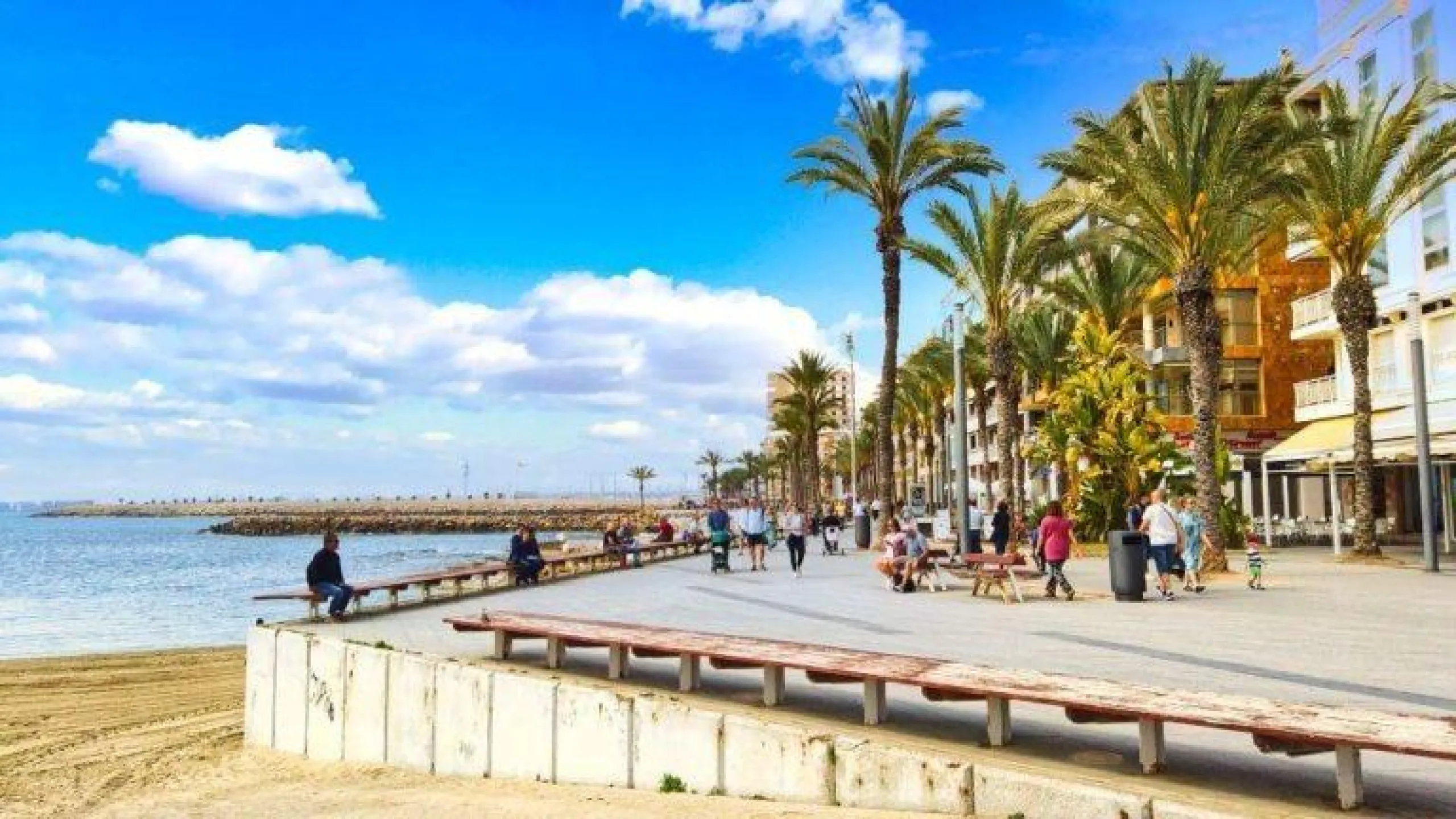 APARTAMENTOS Y ÁTICOS DE OBRA NUEVA CERCA DE LA PLAYA EN TORREVIEJA