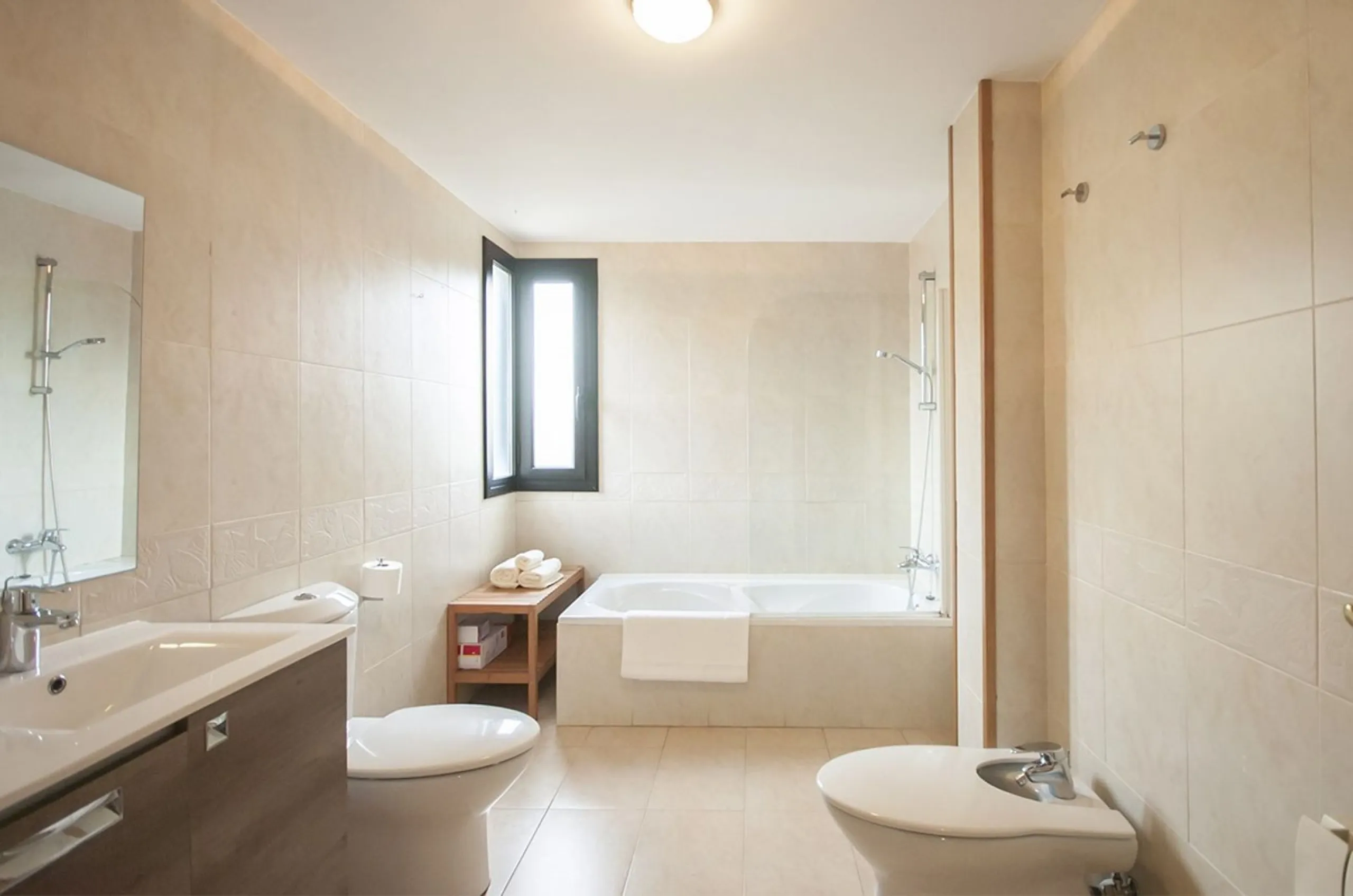 Casa moderna y luminosa con piscina en Montemar, Castelldefels