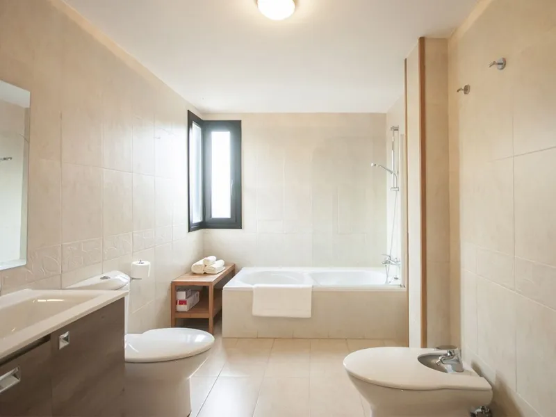 Casa moderna y luminosa con piscina en Montemar, Castelldefels
