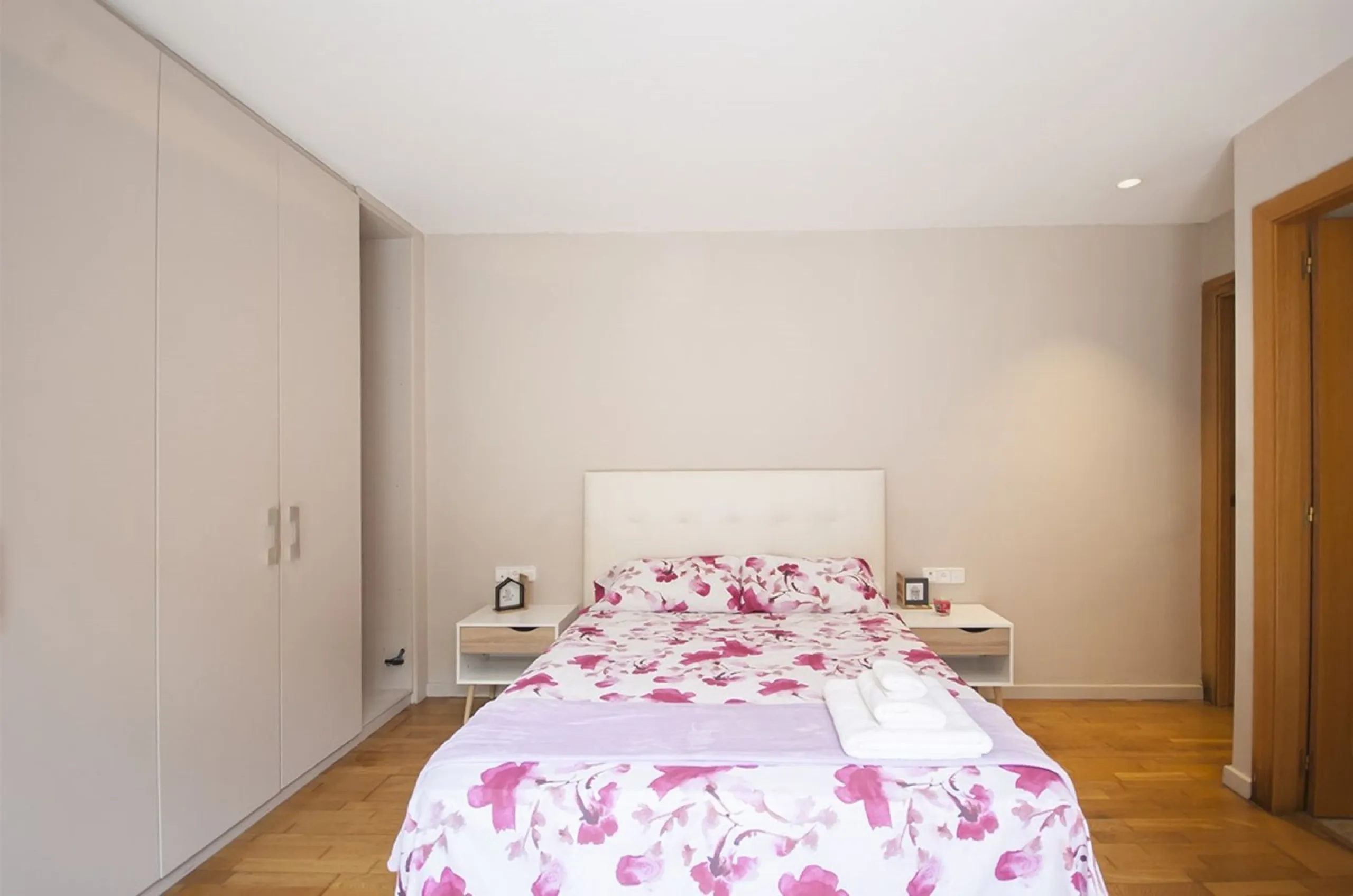 Casa moderna y luminosa con piscina en Montemar, Castelldefels