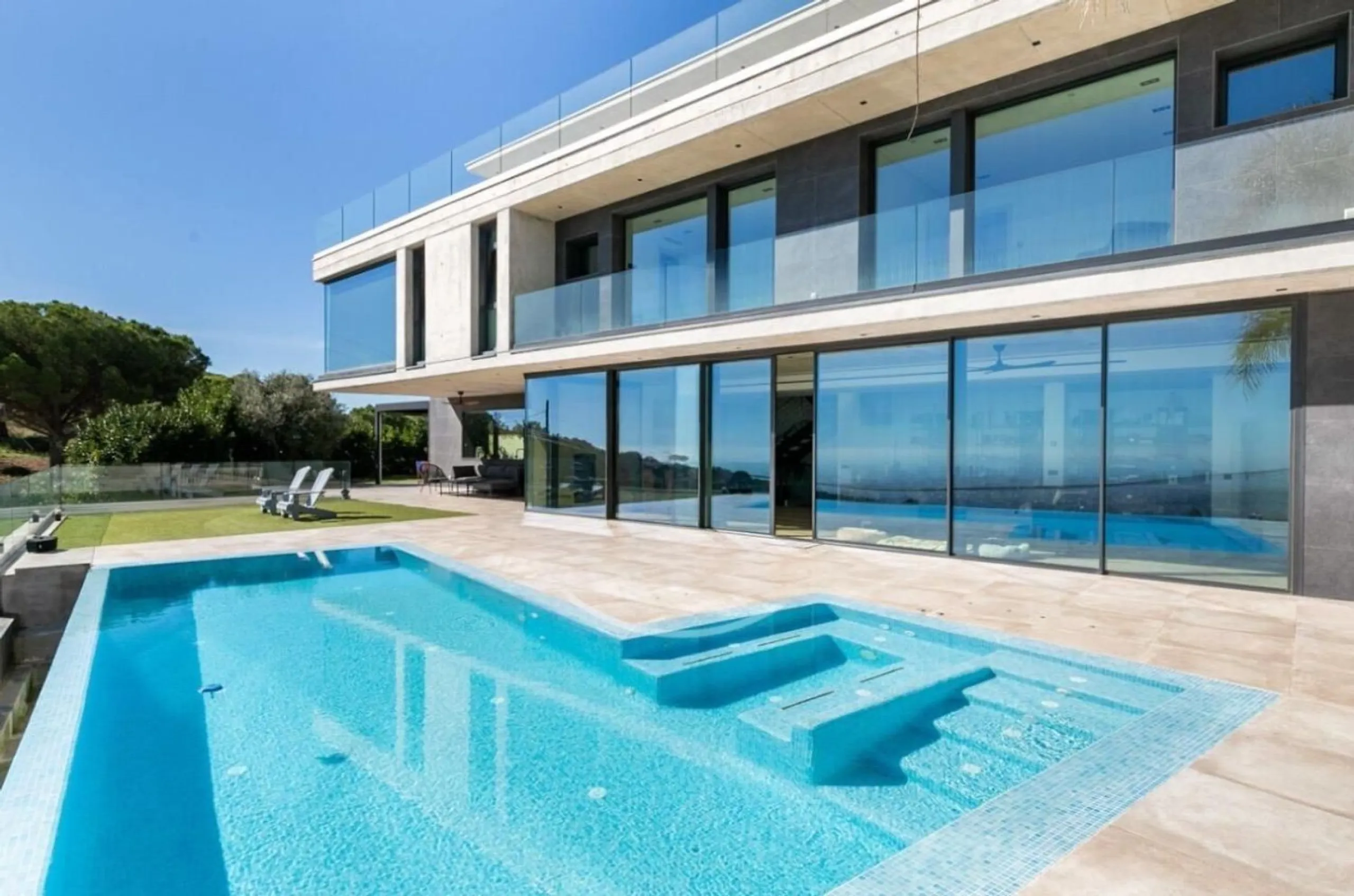 Modern and exclusive villas with sea views in Castelldefels, Barcelona