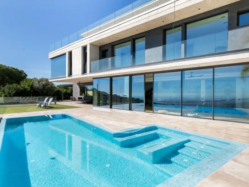Modern and exclusive villas with sea views in Castelldefels, Barcelona