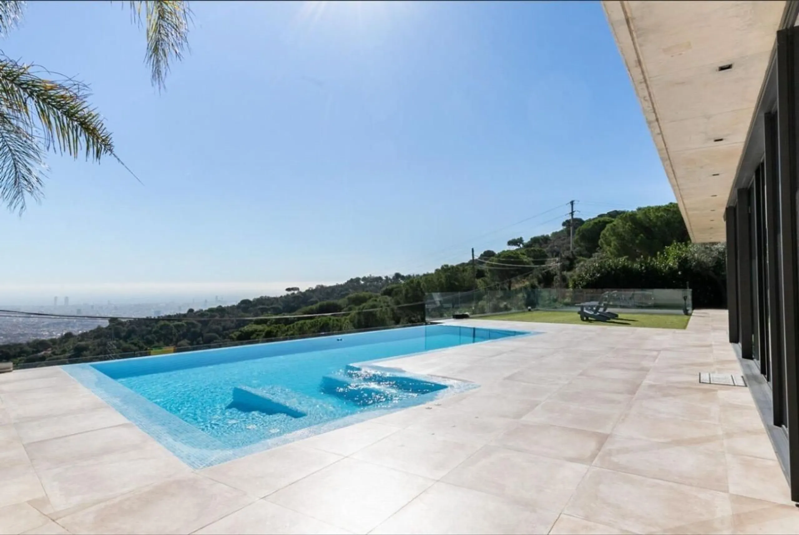 Modern and exclusive villas with sea views in Castelldefels, Barcelona