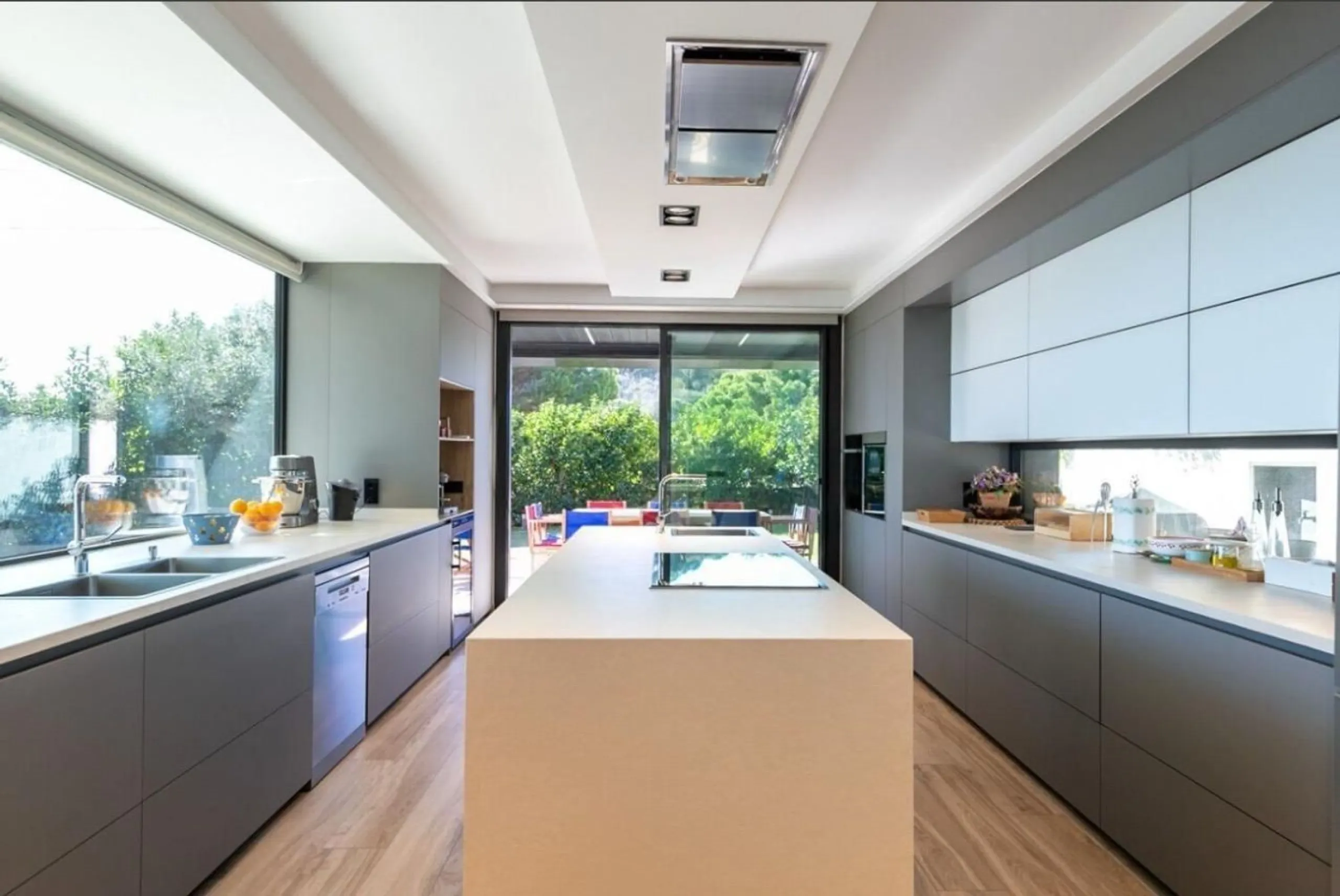 Modern and exclusive villas with sea views in Castelldefels, Barcelona