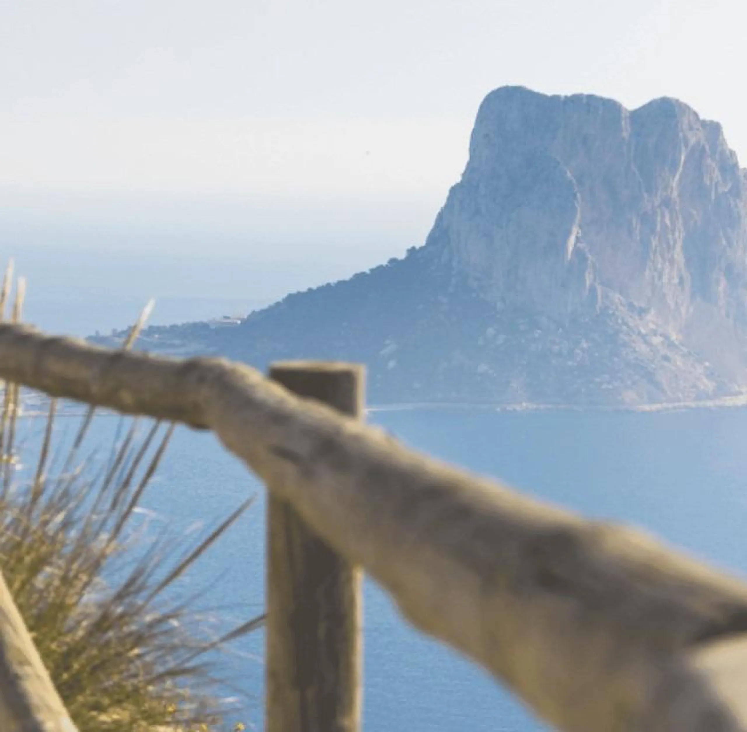 Tu vida frente al Mediterráneo · Apartamentos y áticos en Calpe a 200 m de la playa