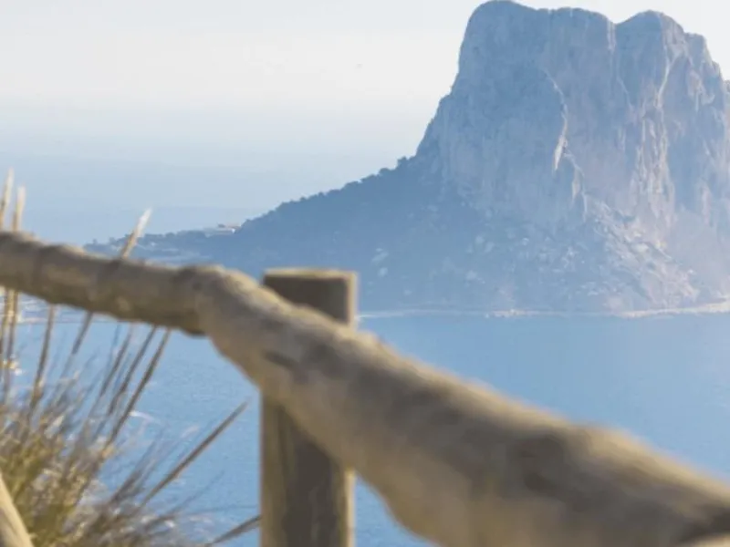 Tu vida frente al Mediterráneo · Apartamentos y áticos en Calpe a 200 m de la playa