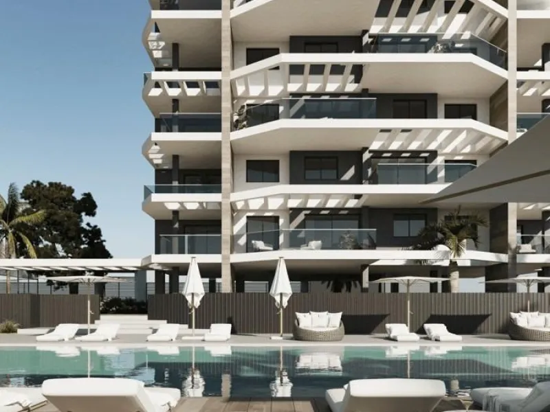 Tu vida frente al Mediterráneo · Apartamentos y áticos en Calpe a 200 m de la playa