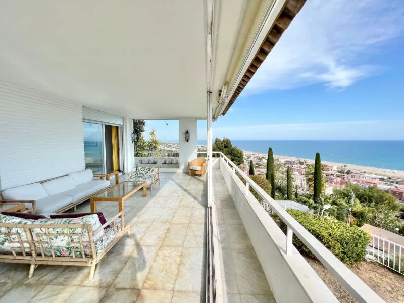 Villa exclusiva y privada con vistas al mar en Bellamar, Castelldefels