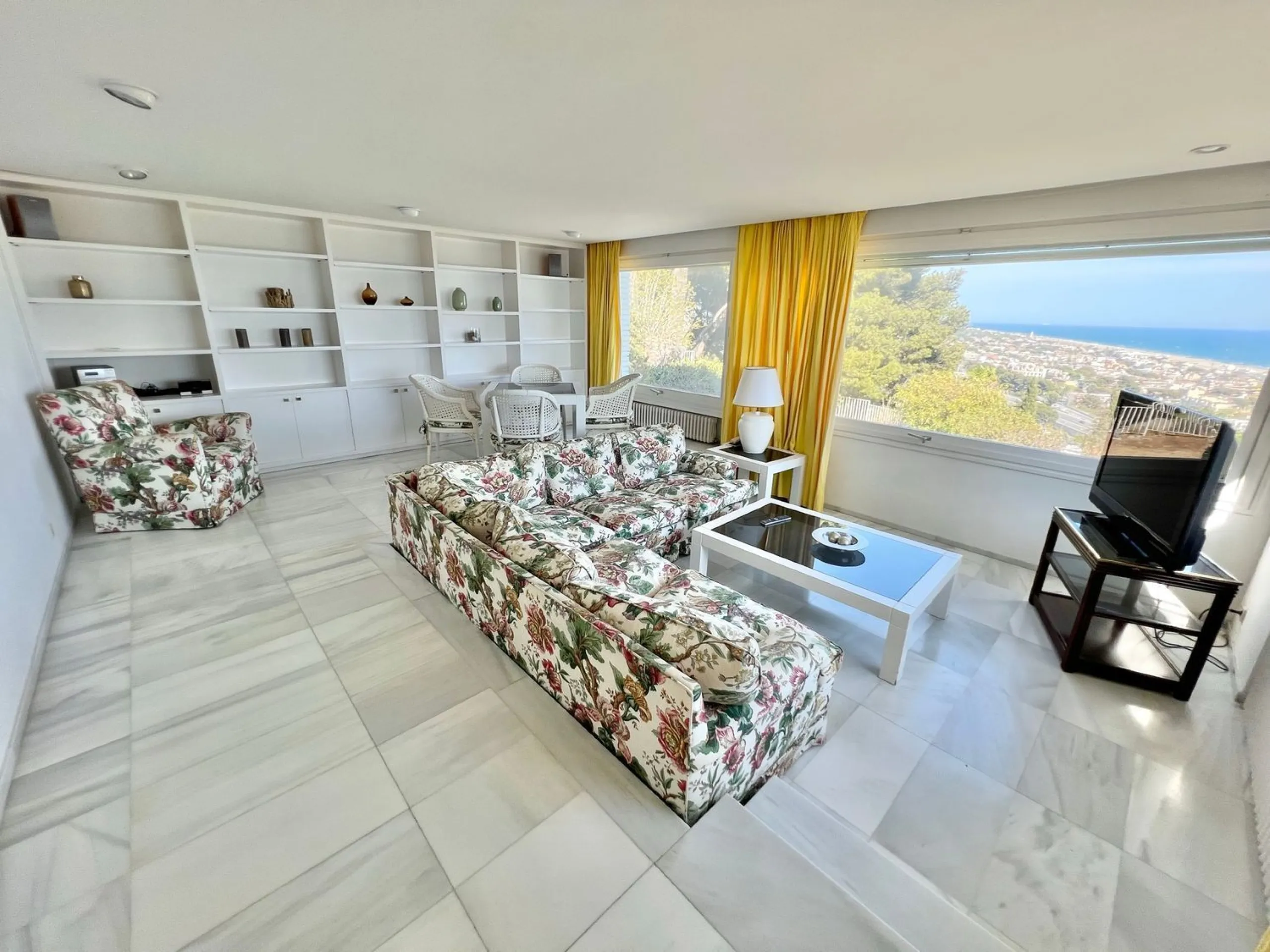 Villa exclusiva y privada con vistas al mar en Bellamar, Castelldefels