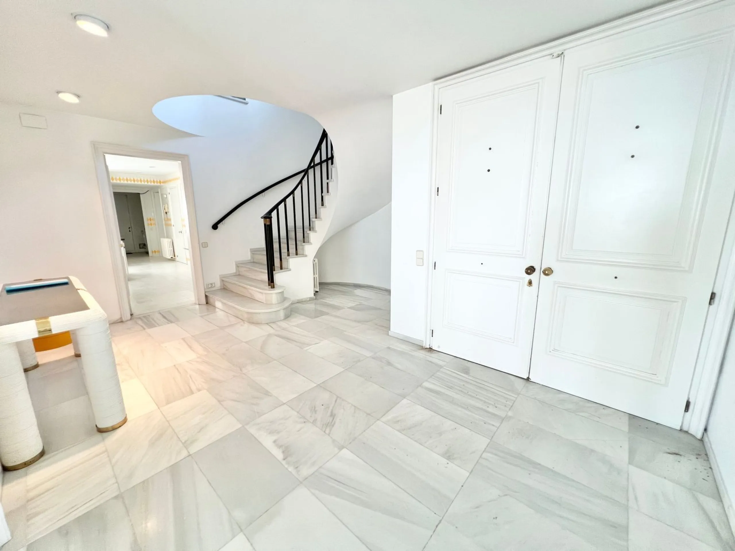 Villa exclusiva y privada con vistas al mar en Bellamar, Castelldefels