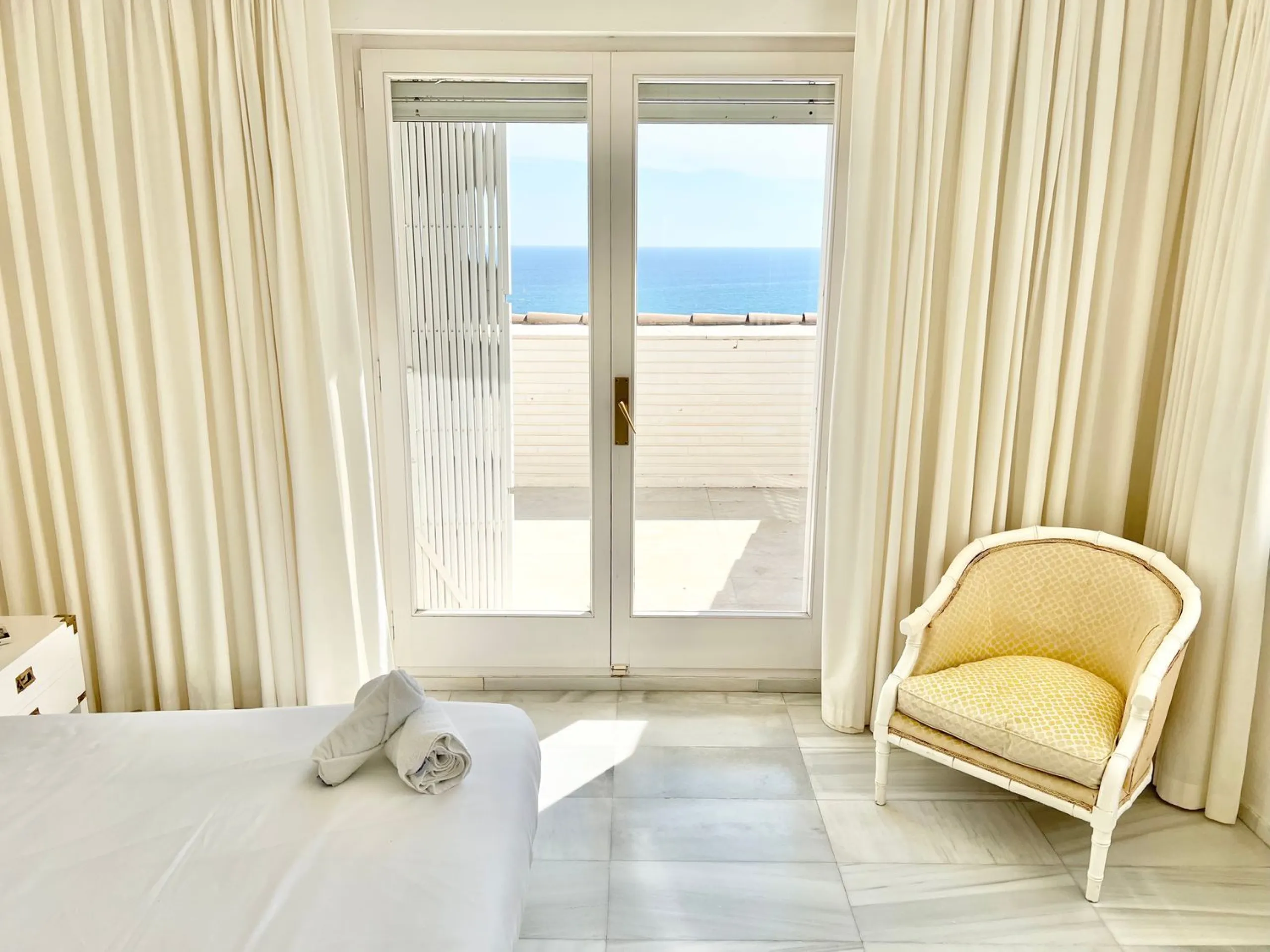 Villa exclusiva y privada con vistas al mar en Bellamar, Castelldefels