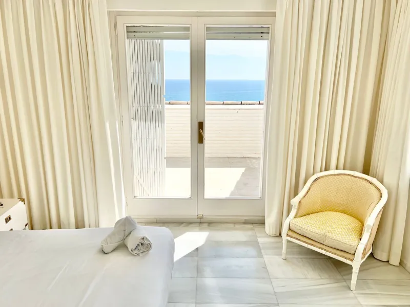 Villa exclusiva y privada con vistas al mar en Bellamar, Castelldefels