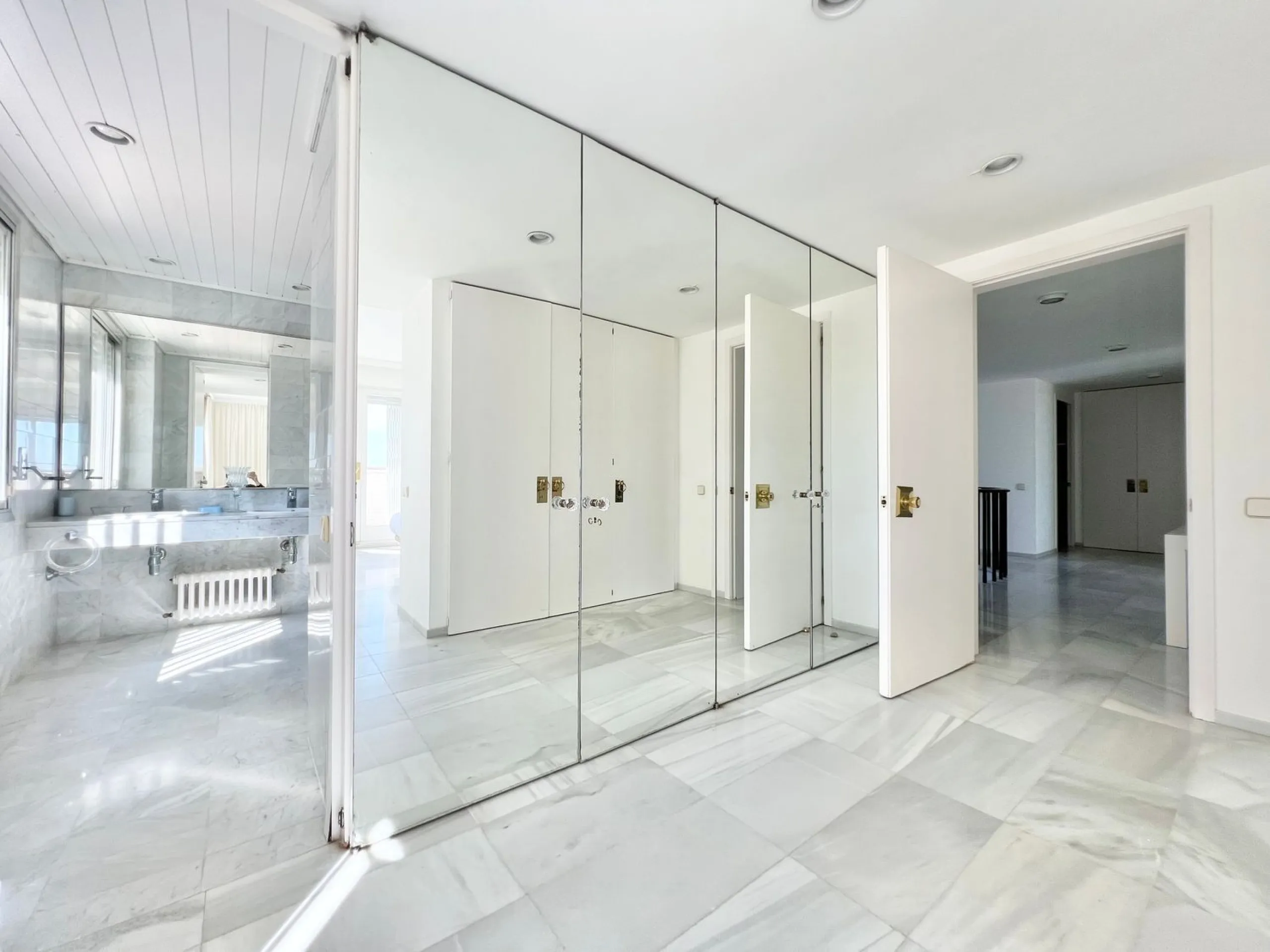 Villa exclusiva y privada con vistas al mar en Bellamar, Castelldefels