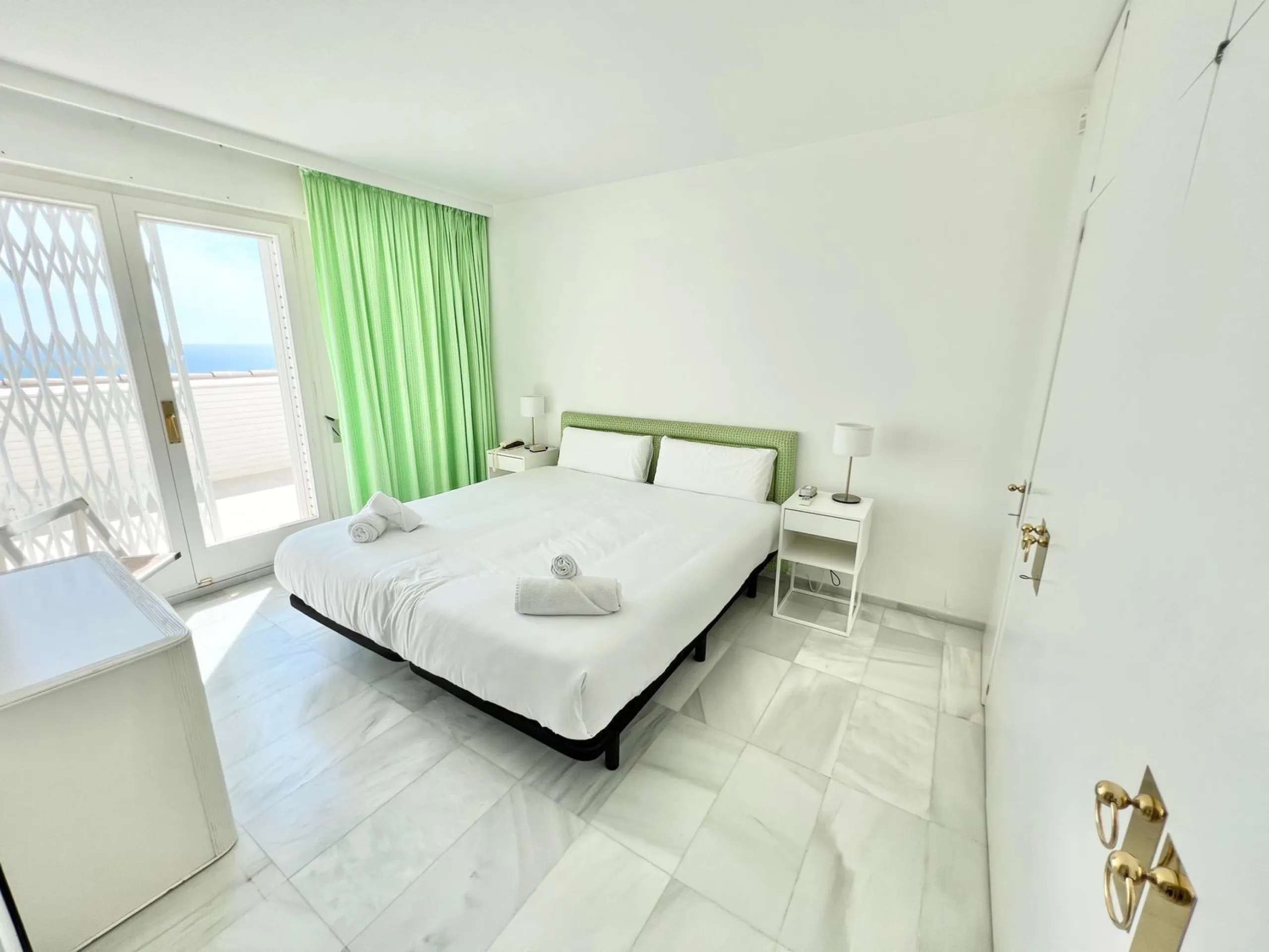 Villa exclusiva y privada con vistas al mar en Bellamar, Castelldefels