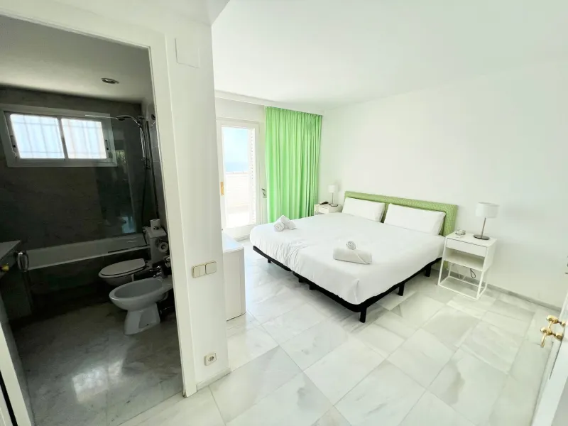 Villa exclusiva y privada con vistas al mar en Bellamar, Castelldefels