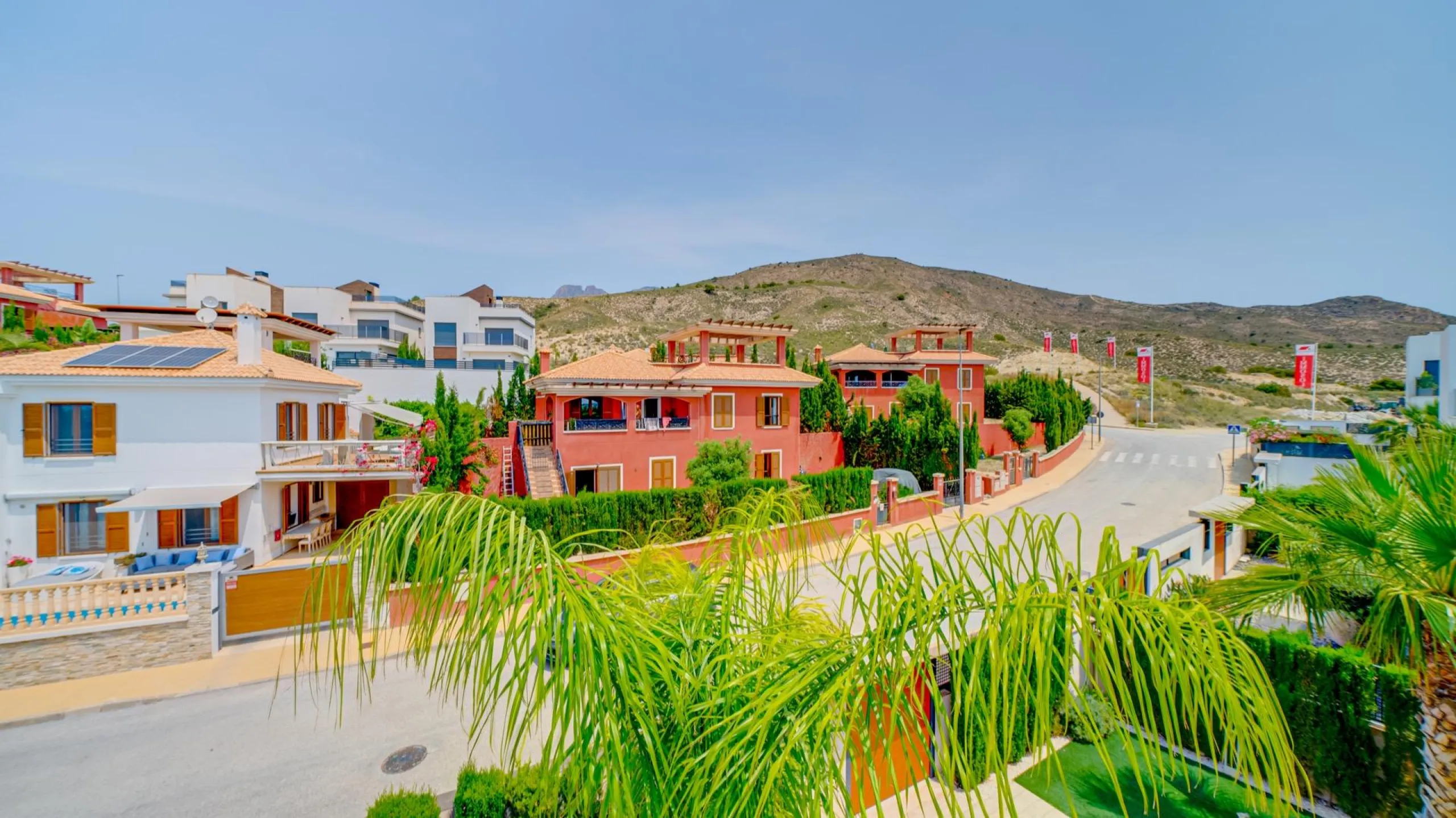 LUXURY VILLA FOR A LARGE FAMILY IN FINESTRAT