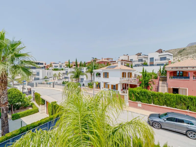 LUXURY VILLA FOR A LARGE FAMILY IN FINESTRAT